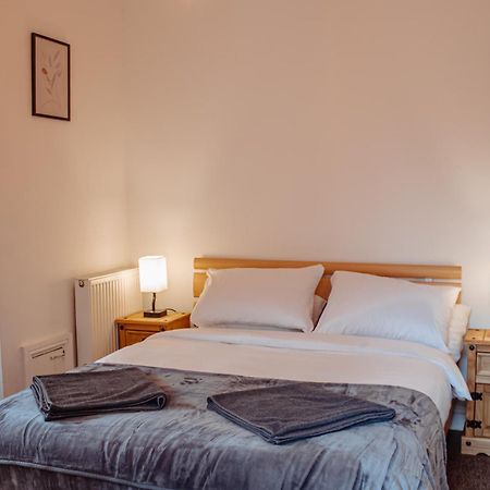 Appartamento Spacious Flat With Free Parking Harrogate Esterno foto