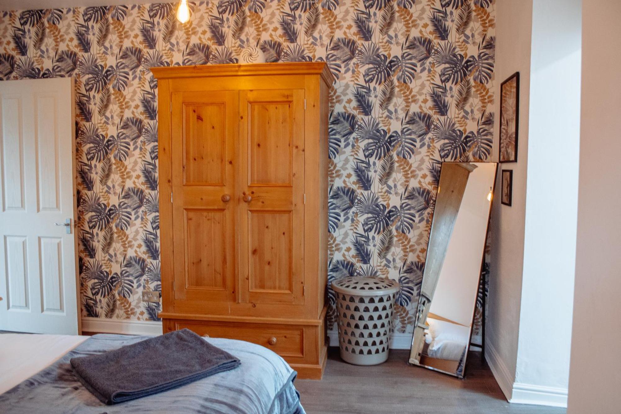 Appartamento Spacious Flat With Free Parking Harrogate Esterno foto