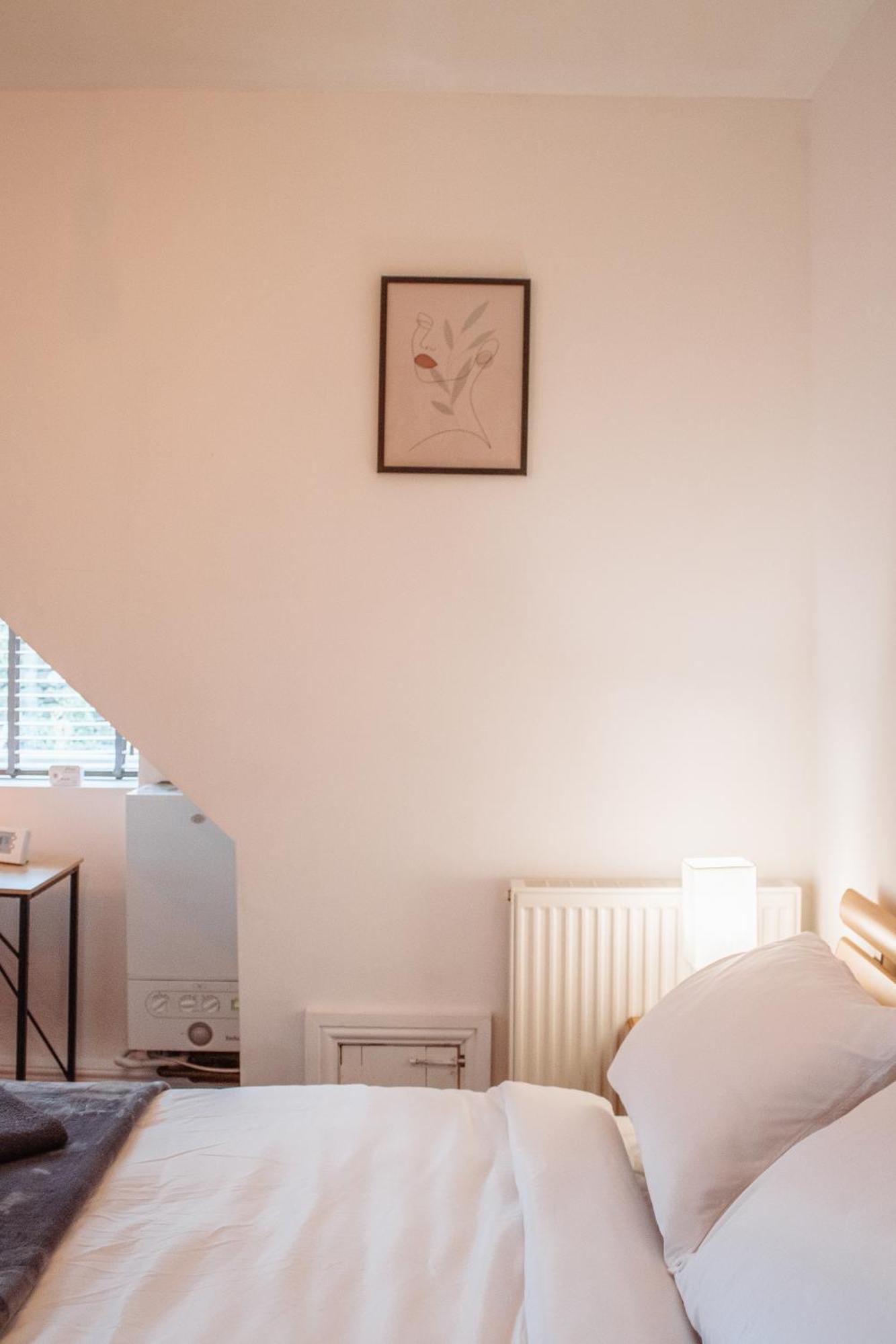 Appartamento Spacious Flat With Free Parking Harrogate Esterno foto