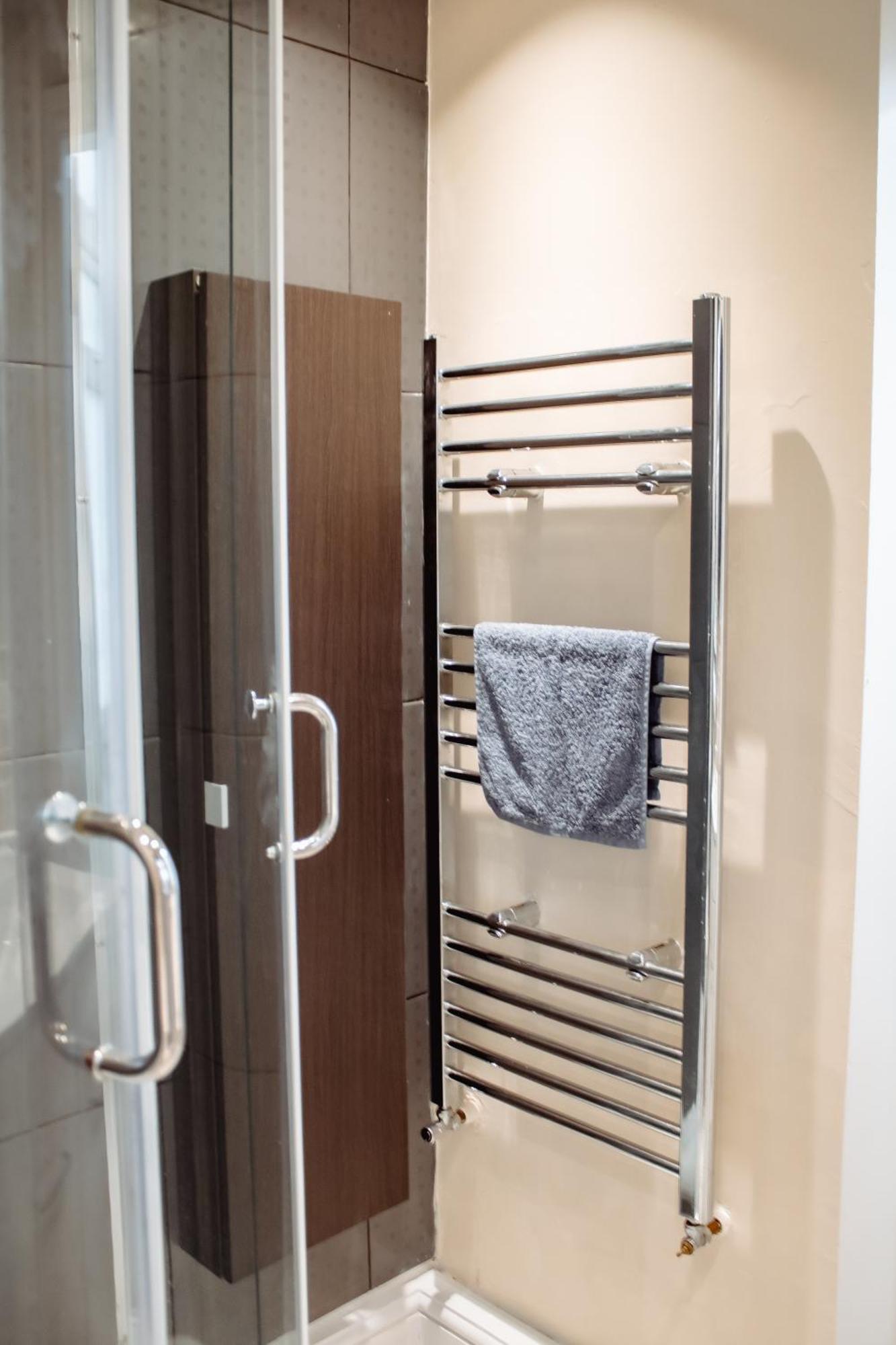 Appartamento Spacious Flat With Free Parking Harrogate Esterno foto
