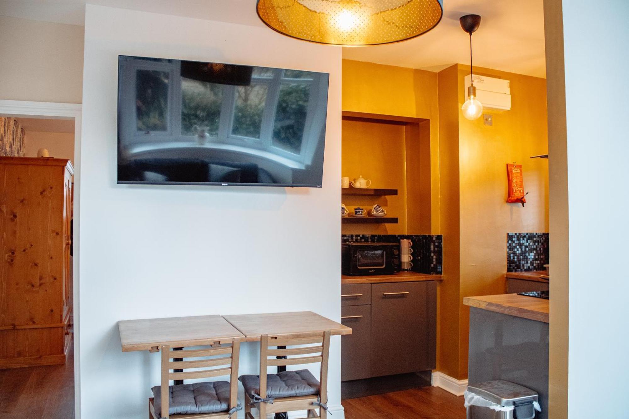 Appartamento Spacious Flat With Free Parking Harrogate Esterno foto